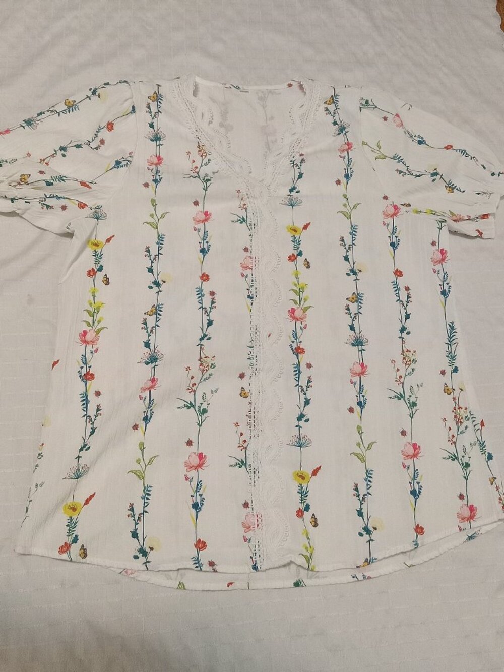Women's summer tunic with short sleeves and a V-neck with lace trim